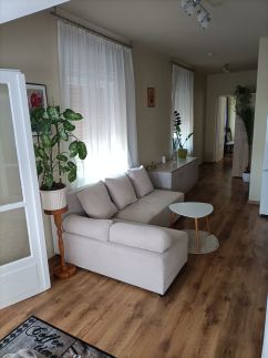 Éva Apartman12