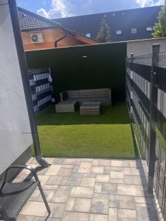 Bujdosó House Apartmanház11