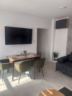 Bujdosó House Apartmanház25
