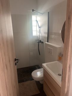 Bujdosó House Apartmanház4