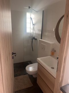 Bujdosó House Apartmanház5