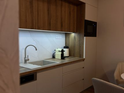 Lily Lux Apartment7