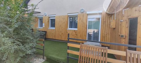 Rigófészek Apartmanház73