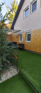 Rigófészek Apartmanház74