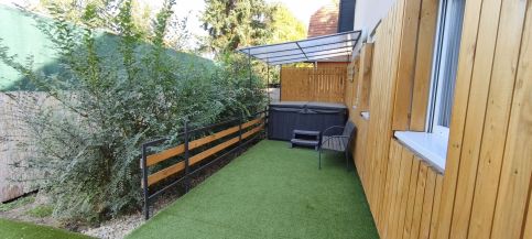 Rigófészek Apartmanház75