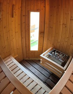 Rigófészek Apartmanház76