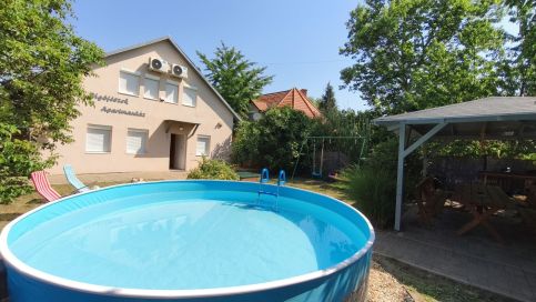 Rigófészek Apartmanház43