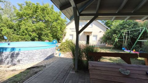 Rigófészek Apartmanház45