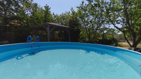 Rigófészek Apartmanház49