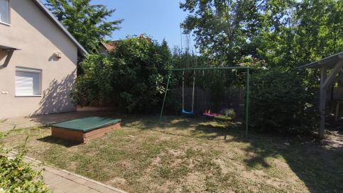 Rigófészek Apartmanház50
