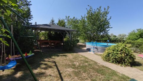 Rigófészek Apartmanház54