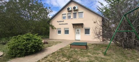 Rigófészek Apartmanház61