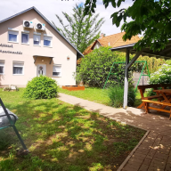 Rigófészek Apartmanház
