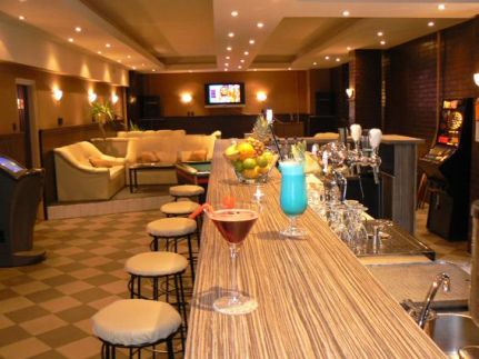 Manhattan Lounge Bar3