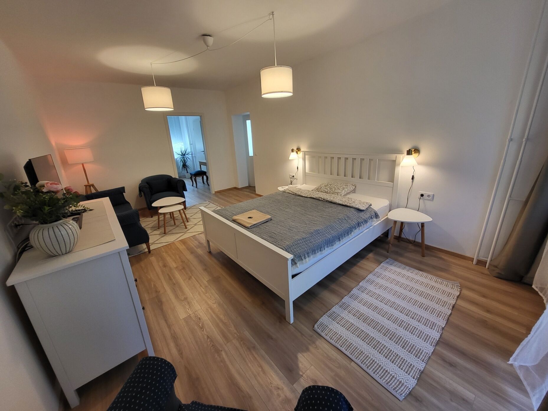 Kislakás a Béke téren – Esztergom