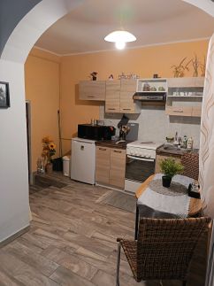 Bíbor Erdei Vendegház8