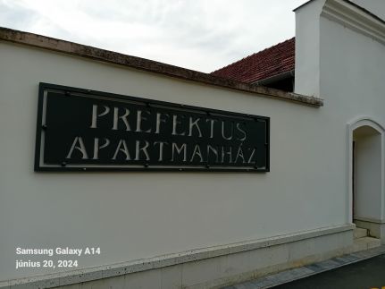 Prefektus Apartmanház