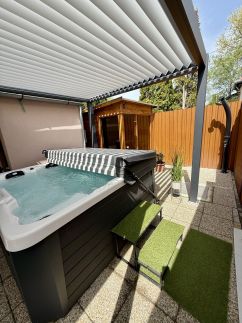 Betti Holiday Home