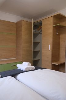 Trón Apartman 229