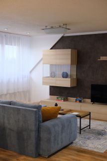 Trón Apartman 28