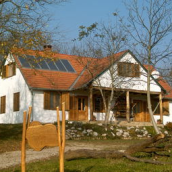 Lovastanya Vendégház