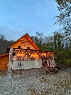 Forest Cottage 202421