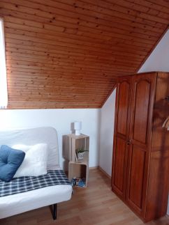 Revans Teázó Apartman – Pápa