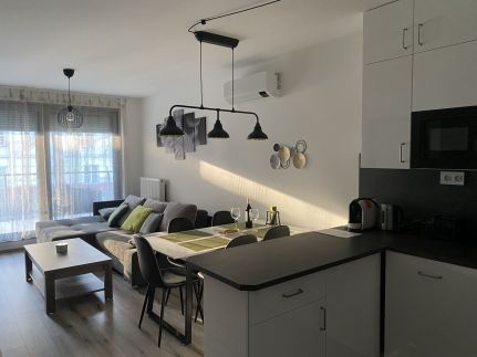 Edison Villa 2044