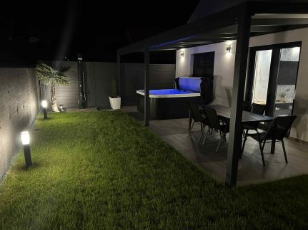 Waikiki Apartman House with Jacuzzi37