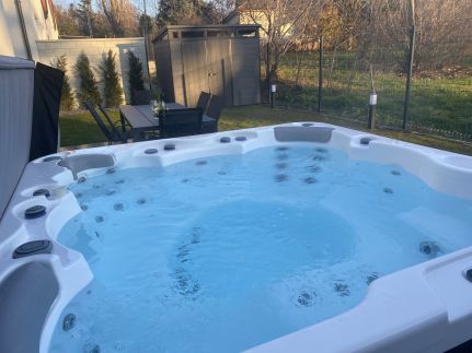 Waikiki Apartman House with Jacuzzi1