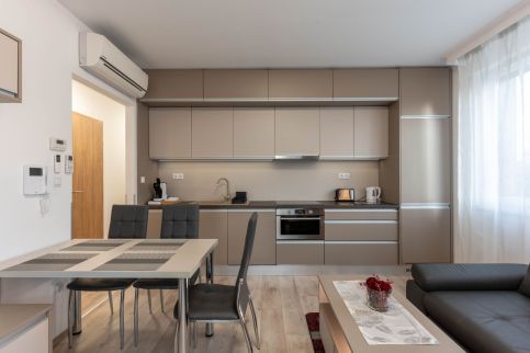 Corner Apartment at Sunset6