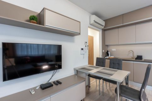 Corner Apartment at Sunset7