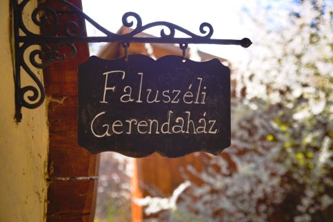 Faluszéli Gerendaház3