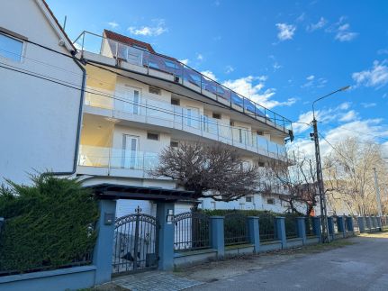 Golden Coast Studio1