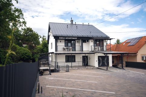 Emili Apartman152