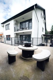 Emili Apartman44
