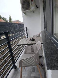 Emili Apartman79