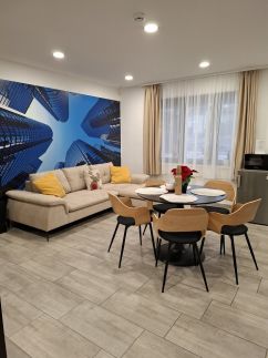 Emili Apartman81