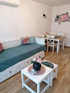 Rose Apartman1