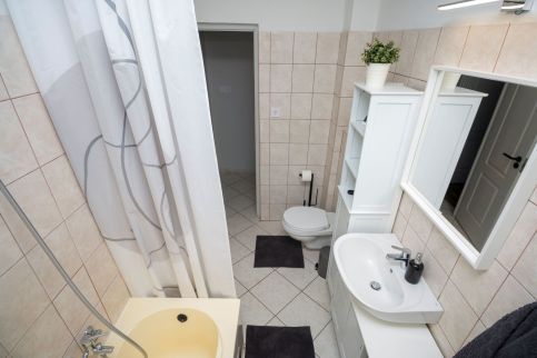 Becky Apartman6