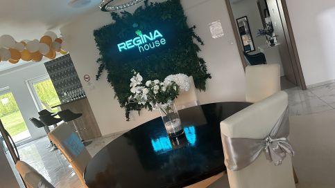 Regina Partyhouse13