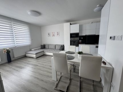 Bajcsy Corner Apartman1