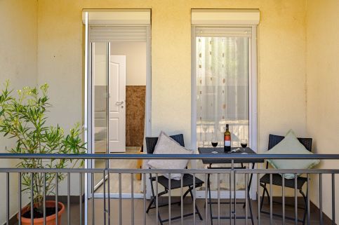 Bella Apartments No25
