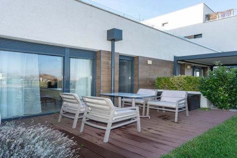 Sunset Garden Apartment1