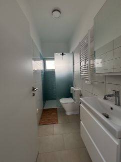 Aquamarine Apartman24