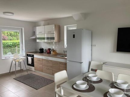 Lakeside Home Apartman2
