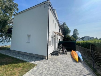 Lakeside Home Apartman4