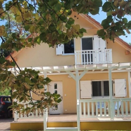 Lori & Cate Apartman