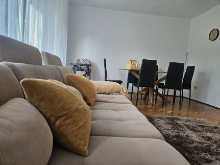 FAMILLE Apartman8