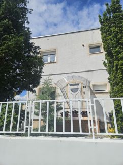 FAMILLE Apartman